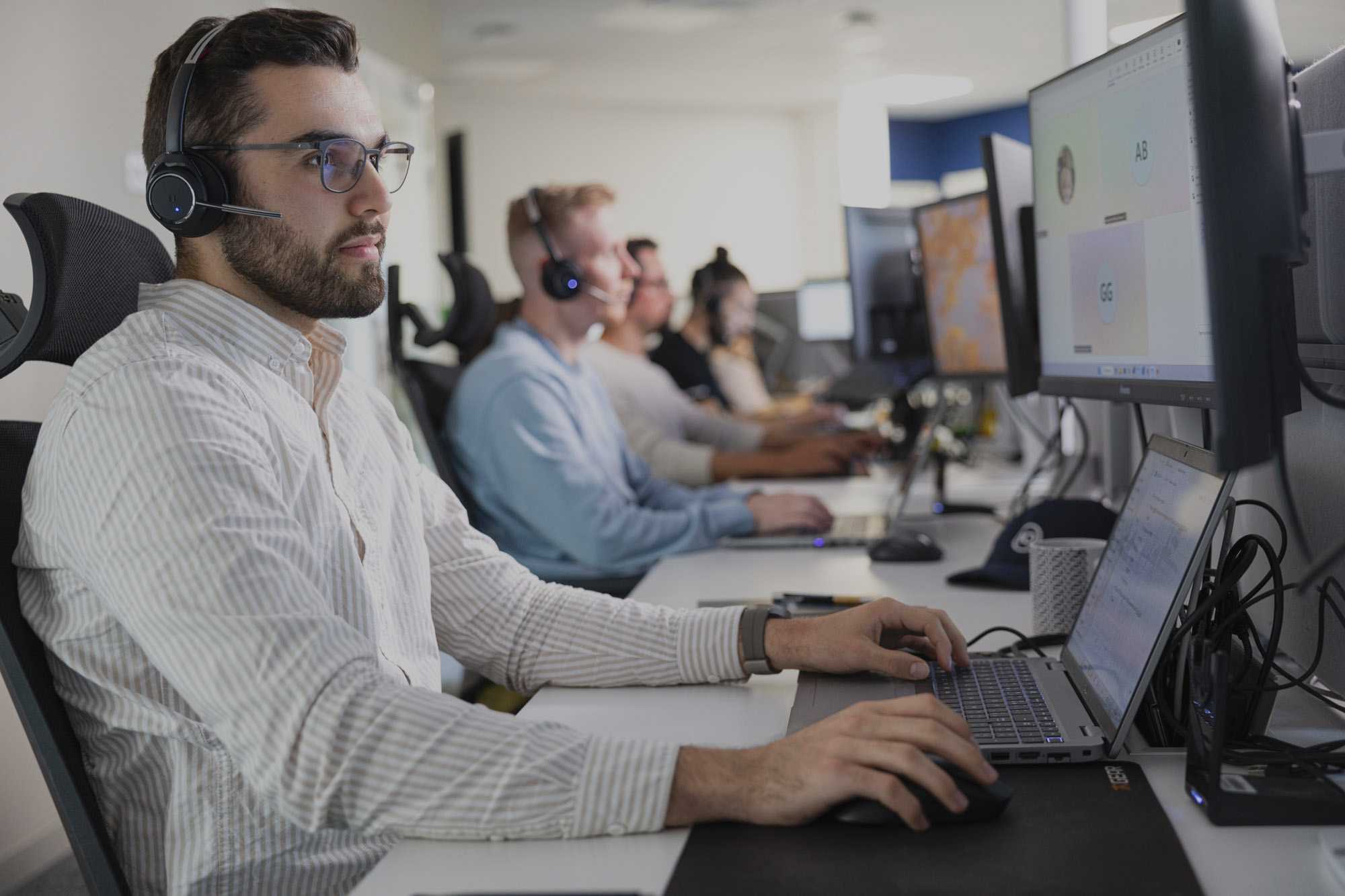 ingénieurs SNS Security en videoconférence avec des clients