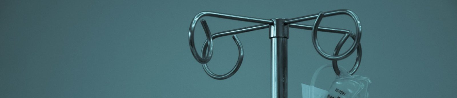 pied à perfusion avec une poche